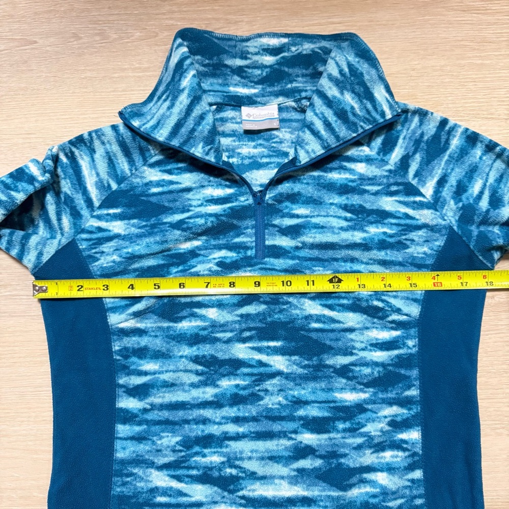 Columbia Women’s Lightweight 1/4 Zip Fleece Pullover in Blue Geometric Pattern - Picture 4 of 10